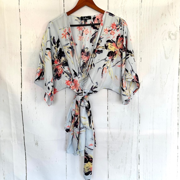 NWT LULU'S Parasio Light Blue Floral Romper With Tie Kimono Size Small S - Picture 2 of 11